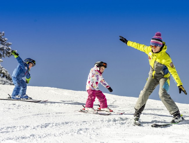Kinder lernen Skifahren © Flachau Tourismus | zooom productions 