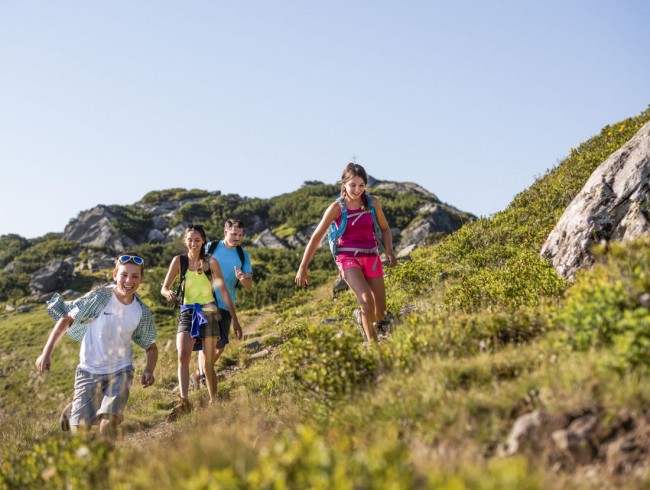 Wandern im Sommerurlaub mit der Familie © Flachau Tourismus | zooom productions 